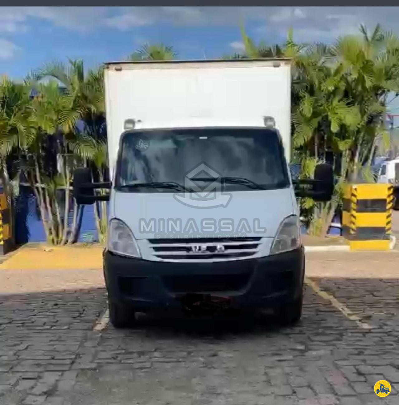 CAMINHAO IVECO DAILY 70c16 Baú Furgão 3/4 4x2 CBL Logistica - Minassal POCOS DE CALDAS MINAS GERAIS MG